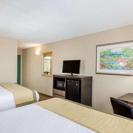 Baymont By Wyndham Fort Myers Airport חדר תמונה